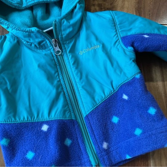 Columbia Zip up hooded sweatshirt. Size 3-6 months. - Picture 5 of 5